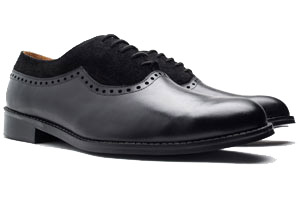 BLACK DUAL TEXTURED LACE UP
